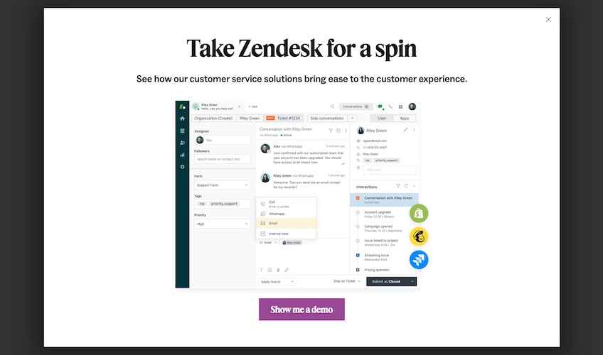 Pagina de destinație a demo-ului Zendesk cu un buton pentru "Arată-mi o demonstrație."